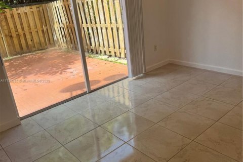 Townhouse in Homestead, Florida 3 bedrooms, 127.09 sq.m. № 1728597 - photo 9