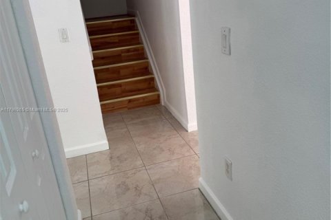 Townhouse in Homestead, Florida 3 bedrooms, 127.09 sq.m. № 1728597 - photo 8