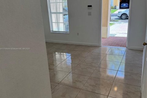 Townhouse in Homestead, Florida 3 bedrooms, 127.09 sq.m. № 1728597 - photo 10