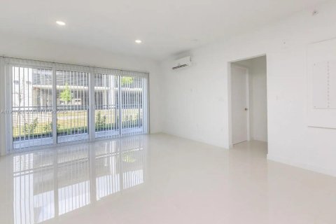 Apartamento en alquiler en Homestead, Florida, 3 dormitorios, 121.42 m2 № 2054330 - foto 3