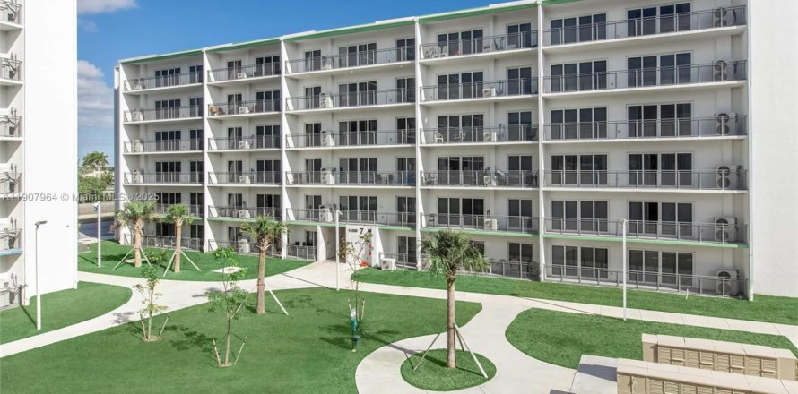 Apartamento en Homestead, Florida 3 dormitorios, 121.42 m2 № 2054330