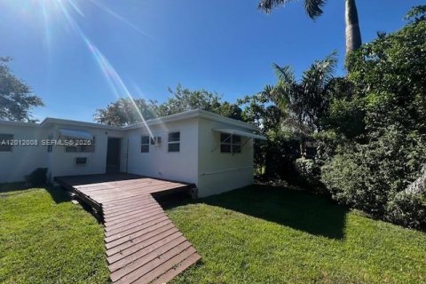 Casa en alquiler en Dania Beach, Florida, 3 dormitorios, 170.29 m2 № 2075038 - foto 3