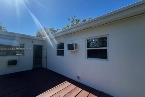 Casa en alquiler en Dania Beach, Florida, 3 dormitorios, 170.29 m2 № 2075038 - foto 18