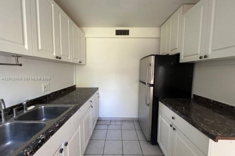 Casa en alquiler en Dania Beach, Florida, 3 dormitorios, 170.29 m2 № 2075038 - foto 8