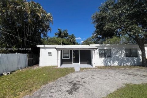 Casa en alquiler en Dania Beach, Florida, 3 dormitorios, 170.29 m2 № 2075038 - foto 2