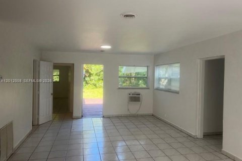 Casa en alquiler en Dania Beach, Florida, 3 dormitorios, 170.29 m2 № 2075038 - foto 11