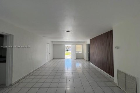 Casa en alquiler en Dania Beach, Florida, 3 dormitorios, 170.29 m2 № 2075038 - foto 28