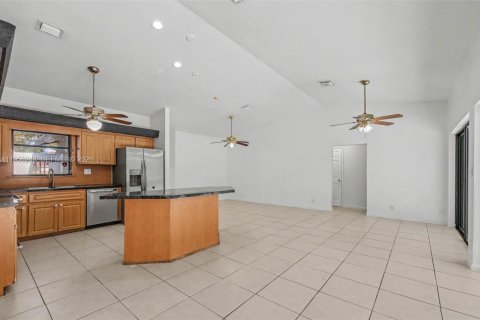 Купить виллу или дом в Майами, Флорида 4 спальни, 170.75м2, № 2007413 - фото 13