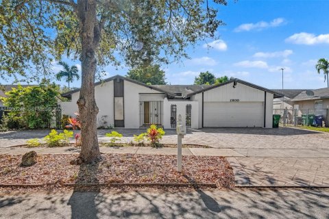 Дом в Майами, Флорида 4 спальни, 170.75м2 № 2007413