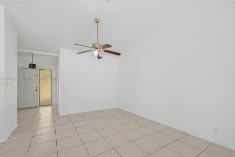 Купить виллу или дом в Майами, Флорида 4 спальни, 170.75м2, № 2007413 - фото 11