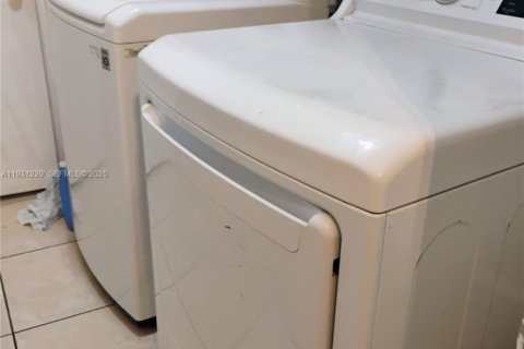 Снять в аренду коммерческую недвижимость в Холливуд, Флорида 1 спальня, 37.16м2, № 1990243 - фото 5