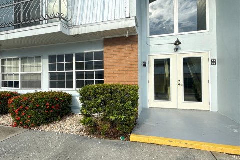 Condo in Port Charlotte, Florida, 2 bedrooms  № 2216155