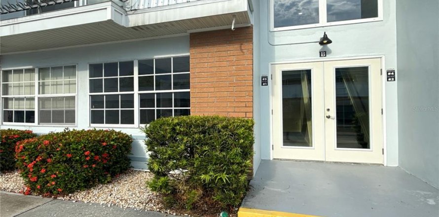 Condo in Port Charlotte, Florida, 2 bedrooms  № 2216155