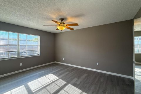 Condo in Port Charlotte, Florida, 2 bedrooms  № 2216155 - photo 9