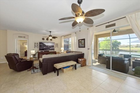 House in North Fort Myers, Florida 3 bedrooms, 167.69 sq.m. № 1689617 - photo 6