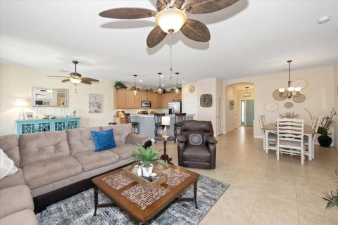 House in North Fort Myers, Florida 3 bedrooms, 167.69 sq.m. № 1689617 - photo 4