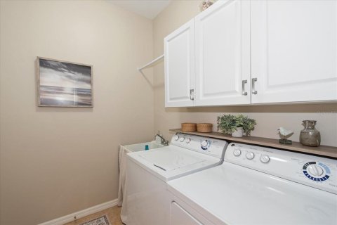 House in North Fort Myers, Florida 3 bedrooms, 167.69 sq.m. № 1689617 - photo 20
