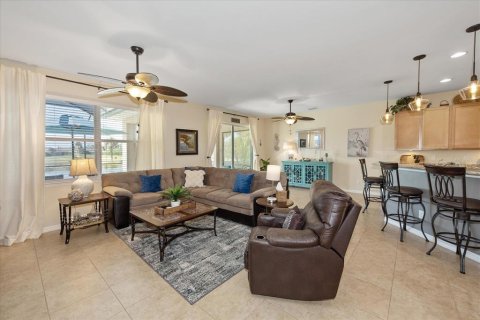 House in North Fort Myers, Florida 3 bedrooms, 167.69 sq.m. № 1689617 - photo 5
