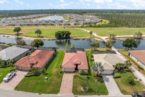 House in North Fort Myers, Florida 3 bedrooms, 167.69 sq.m. № 1689617 - photo 3