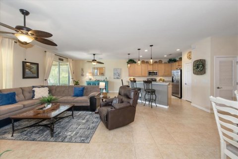 House in North Fort Myers, Florida 3 bedrooms, 167.69 sq.m. № 1689617 - photo 7