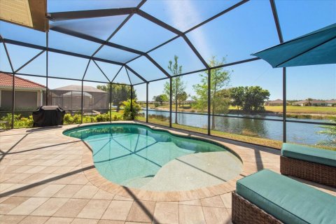 House in North Fort Myers, Florida 3 bedrooms, 167.69 sq.m. № 1689617 - photo 25