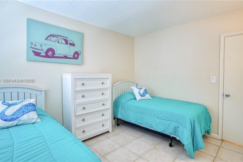 Condo in Fort Lauderdale, Florida, 2 bedrooms  № 2041343 - photo 13