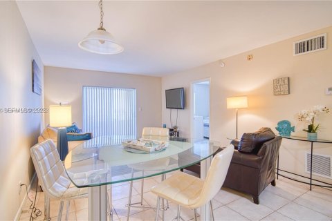 Condo in Fort Lauderdale, Florida, 2 bedrooms  № 2041343 - photo 7