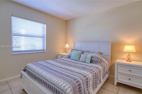Condo in Fort Lauderdale, Florida, 2 bedrooms  № 2041343 - photo 16