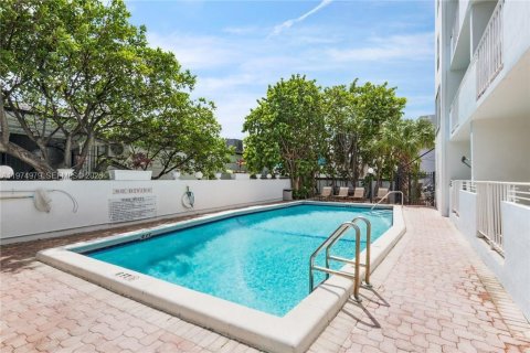 Condo in Fort Lauderdale, Florida, 2 bedrooms  № 2041343 - photo 23