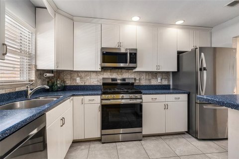 Condo in Saint Petersburg, Florida, 2 bedrooms  № 1802970 - photo 5