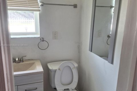 Propiedad comercial en alquiler en Miami, Florida, 157.75 m2 № 1979352 - foto 5