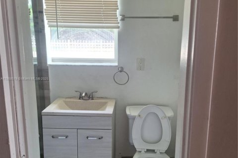 Propiedad comercial en alquiler en Miami, Florida, 157.75 m2 № 1979352 - foto 6