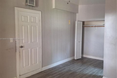 Propiedad comercial en alquiler en Miami, Florida, 157.75 m2 № 1979352 - foto 3