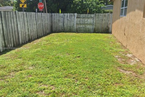 Propiedad comercial en alquiler en Miami, Florida, 157.75 m2 № 1979352 - foto 8