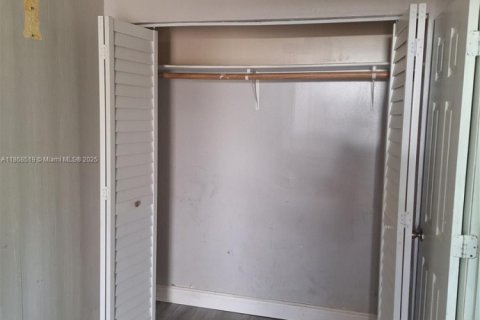 Propiedad comercial en alquiler en Miami, Florida, 157.75 m2 № 1979352 - foto 4