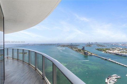 Copropriété à vendre à Miami, Floride: 3 chambres, 219.71 m2 № 2082830 - photo 26
