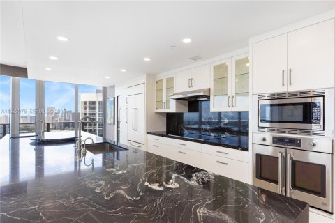 Copropriété à vendre à Miami, Floride: 3 chambres, 219.71 m2 № 2082830 - photo 9