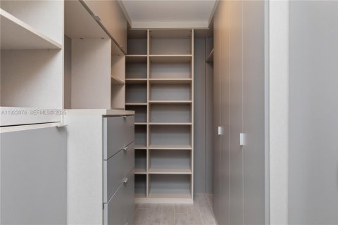 Copropriété à vendre à Miami, Floride: 3 chambres, 219.71 m2 № 2082830 - photo 12
