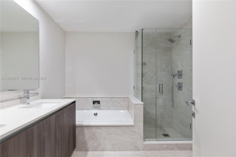 Copropriété à vendre à Miami, Floride: 3 chambres, 219.71 m2 № 2082830 - photo 13