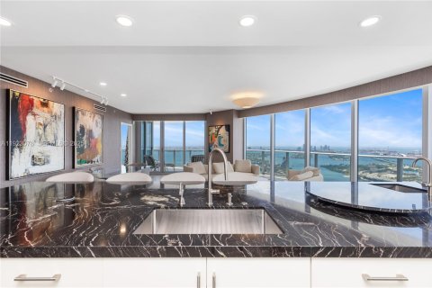 Condo à Miami, Floride, 3 chambres  № 2082830