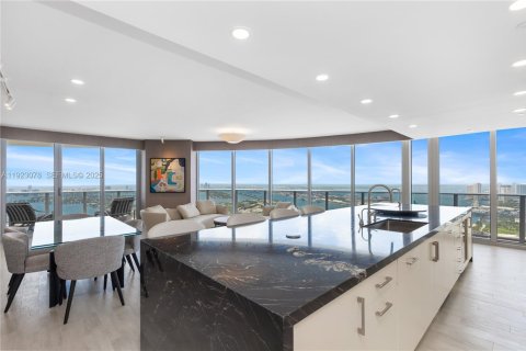 Copropriété à vendre à Miami, Floride: 3 chambres, 219.71 m2 № 2082830 - photo 6