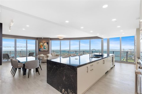 Copropriété à vendre à Miami, Floride: 3 chambres, 219.71 m2 № 2082830 - photo 2