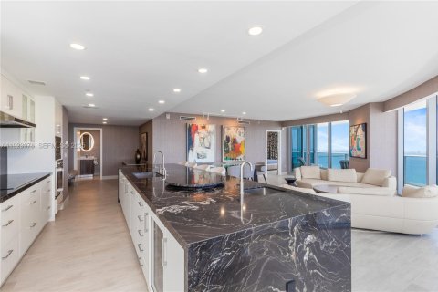 Copropriété à vendre à Miami, Floride: 3 chambres, 219.71 m2 № 2082830 - photo 11