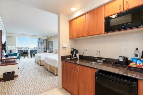 Condominio en venta en Sunny Isles Beach, Florida, 51.19 m2 № 1868633 - foto 3