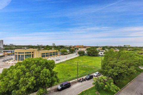 Condo in Miami, Florida, 1 bedroom  № 1860571 - photo 3