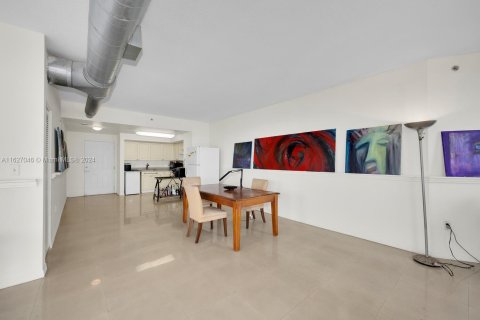 Condo in Miami, Florida, 1 bedroom  № 1860571 - photo 9