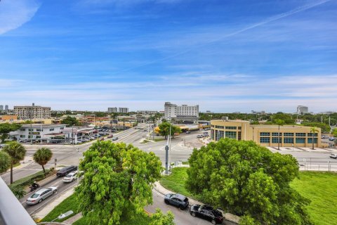 Condo in Miami, Florida, 1 bedroom  № 1860571 - photo 4