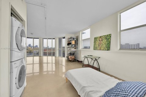 Condo in Miami, Florida, 1 bedroom  № 1860571 - photo 20