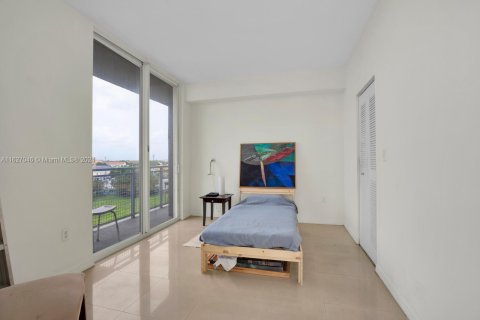 Condo in Miami, Florida, 1 bedroom  № 1860571 - photo 17