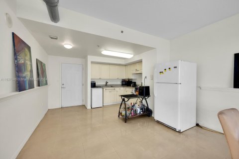 Condo in Miami, Florida, 1 bedroom  № 1860571 - photo 10
